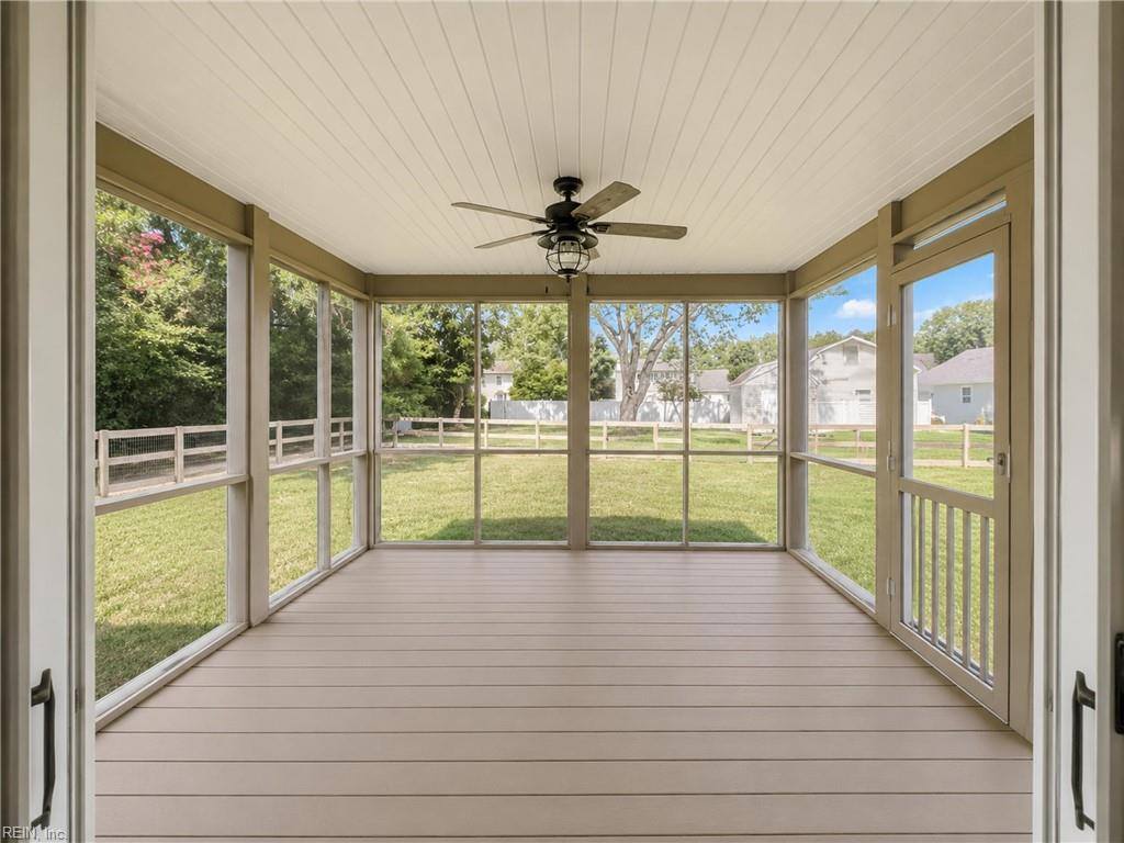 2021 Tidemill Haven Ln Lane, Hayes, VA 23072