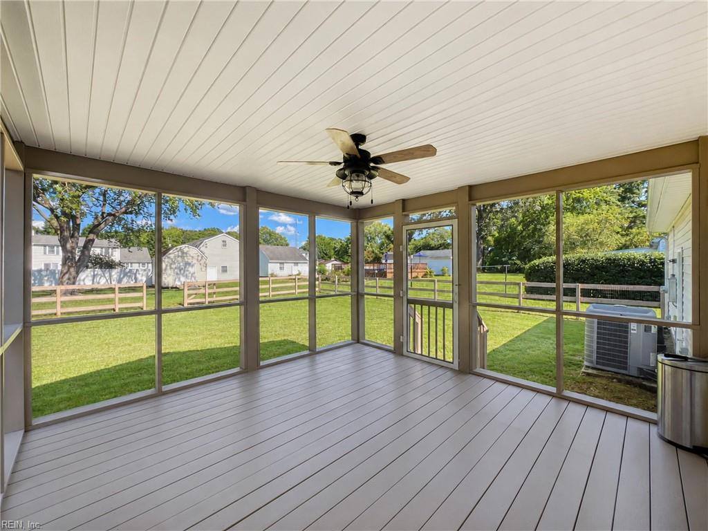 2021 Tidemill Haven Ln Lane, Hayes, VA 23072