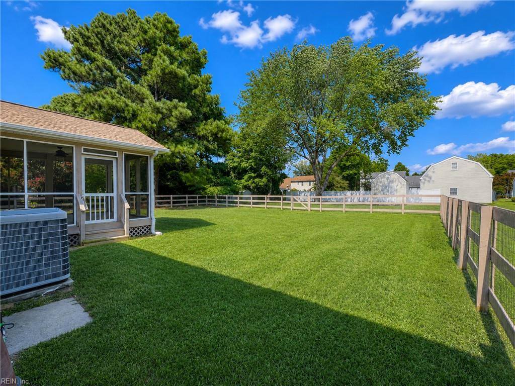2021 Tidemill Haven Ln Lane, Hayes, VA 23072
