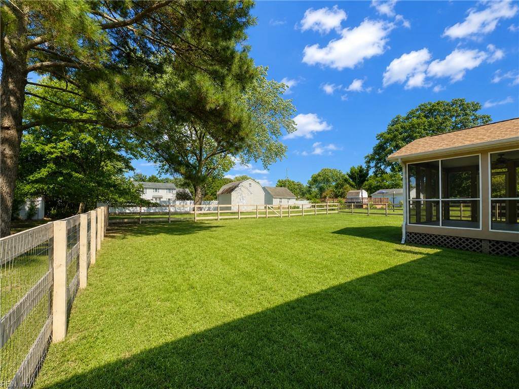 2021 Tidemill Haven Ln Lane, Hayes, VA 23072