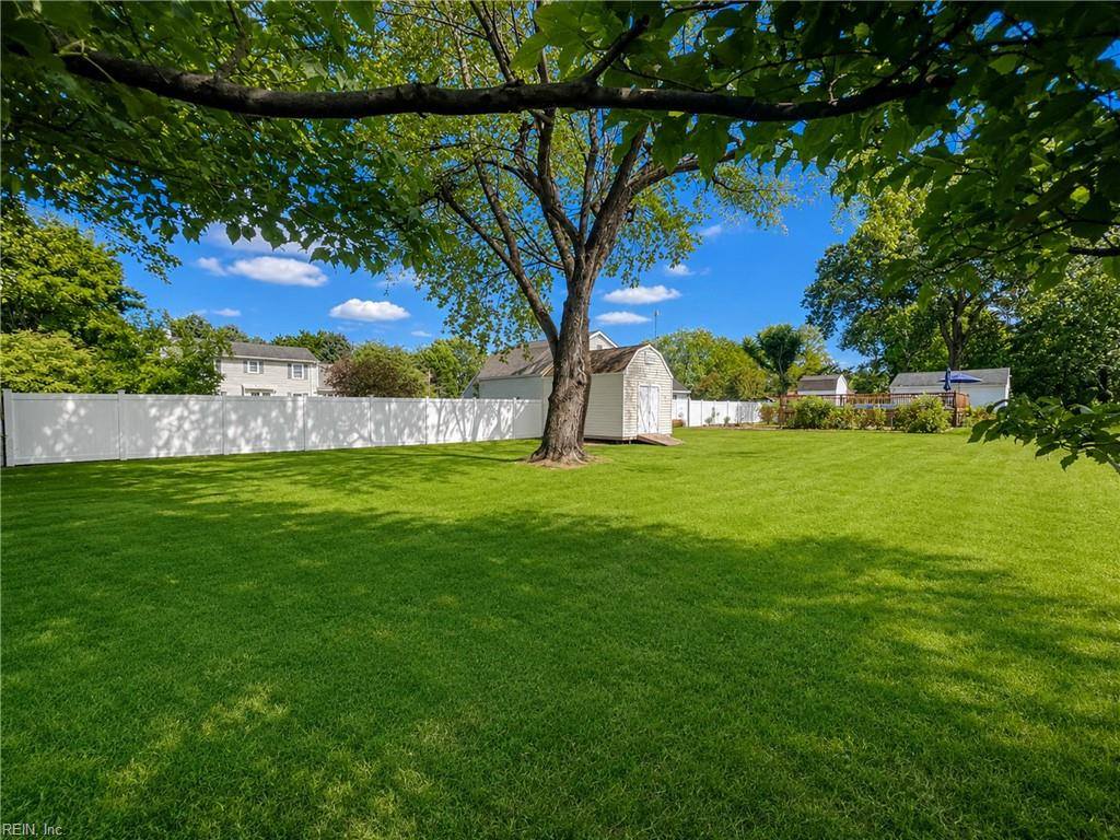 2021 Tidemill Haven Ln Lane, Hayes, VA 23072