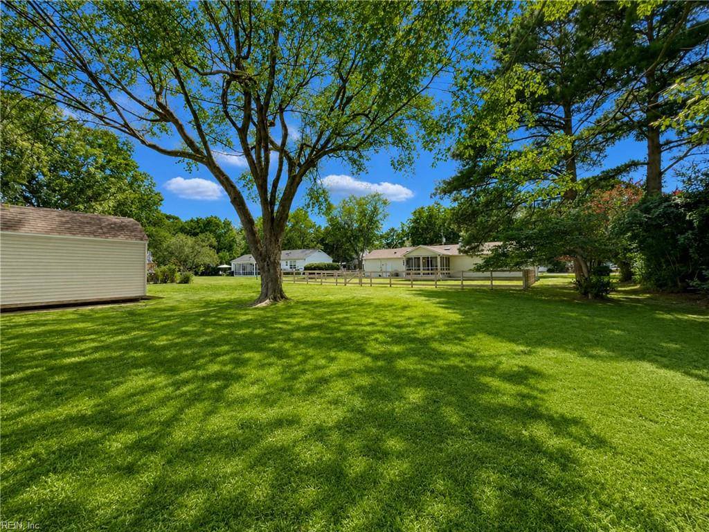 2021 Tidemill Haven Ln Lane, Hayes, VA 23072