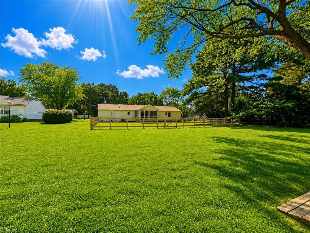 2021 Tidemill Haven Ln Lane, Hayes, VA 23072