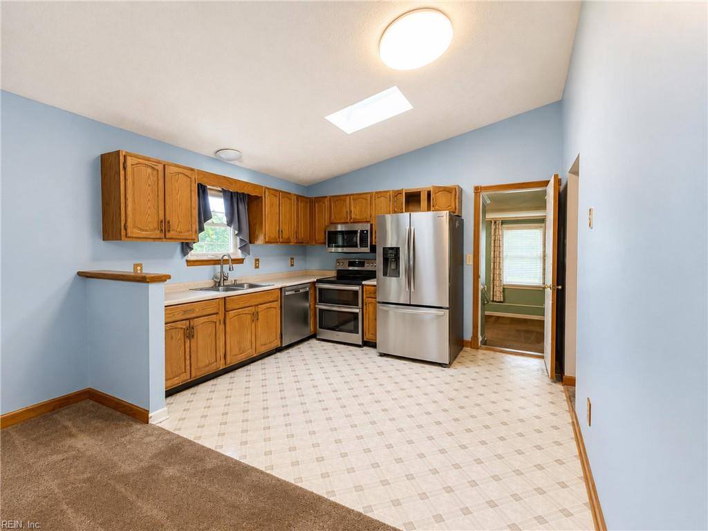 2021 Tidemill Haven Ln Lane, Hayes, VA 23072
