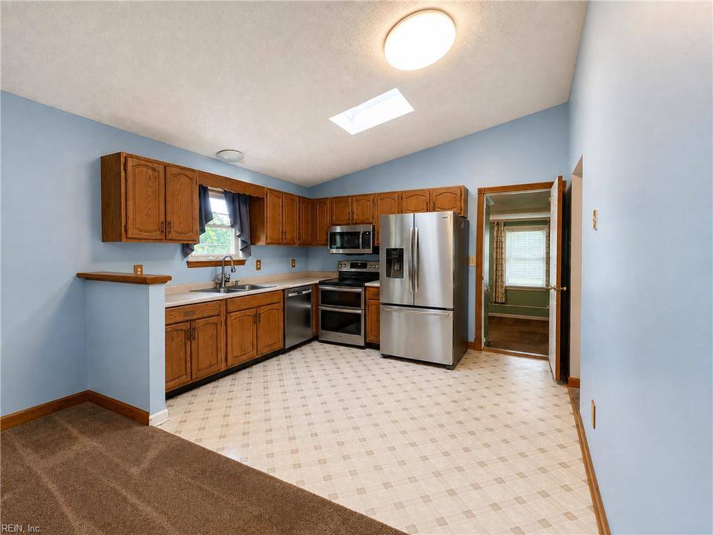 2021 Tidemill Haven Ln Lane, Hayes, VA 23072