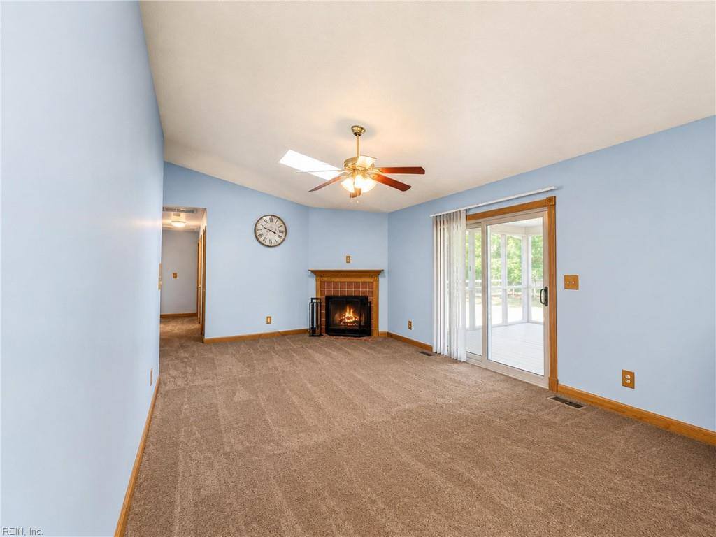 2021 Tidemill Haven Ln Lane, Hayes, VA 23072