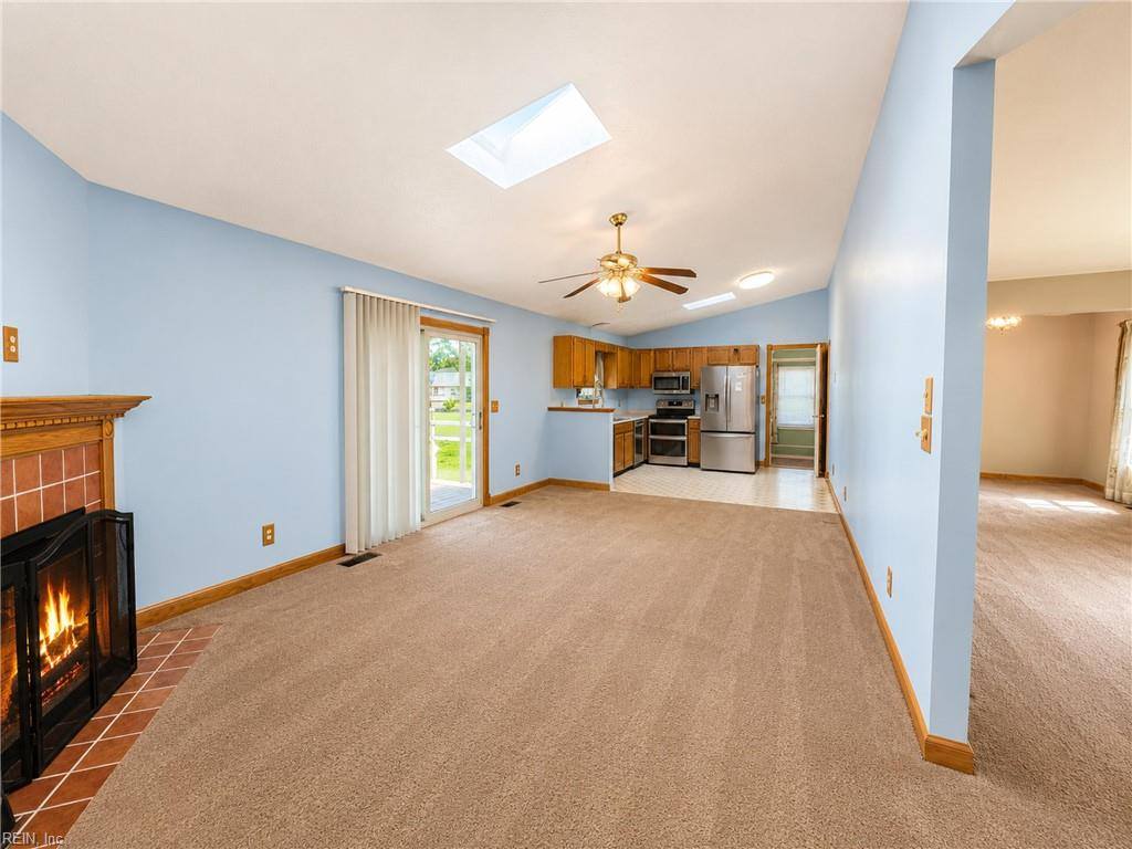 2021 Tidemill Haven Ln Lane, Hayes, VA 23072