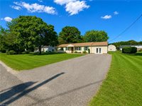 2021 Tidemill Haven Ln Lane, Hayes, VA 23072