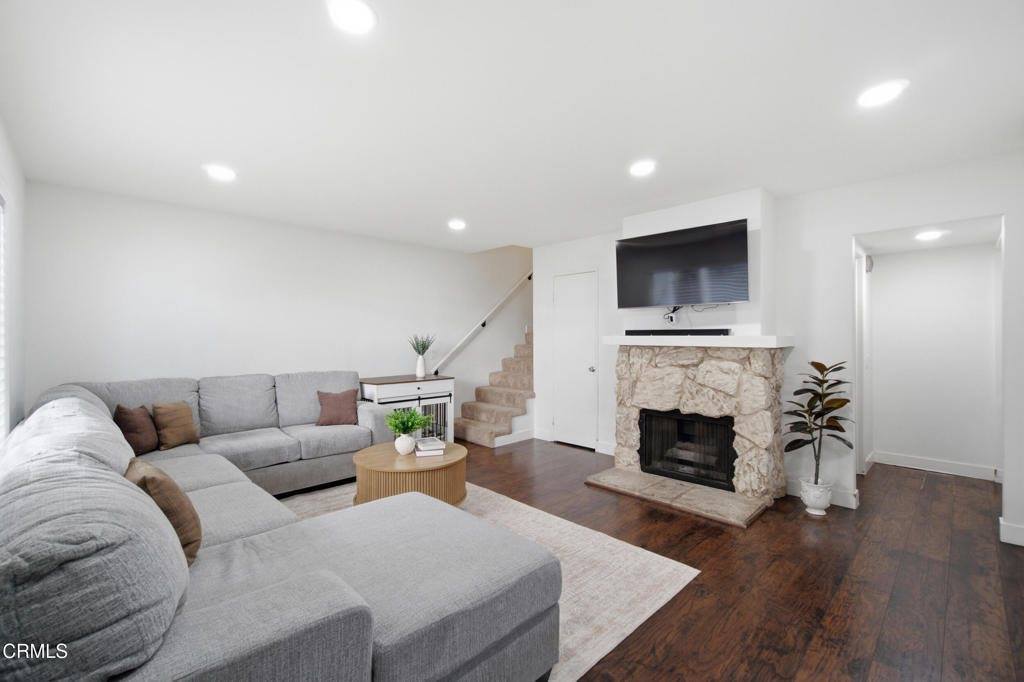 536 Spring Road, Moorpark, CA 93021