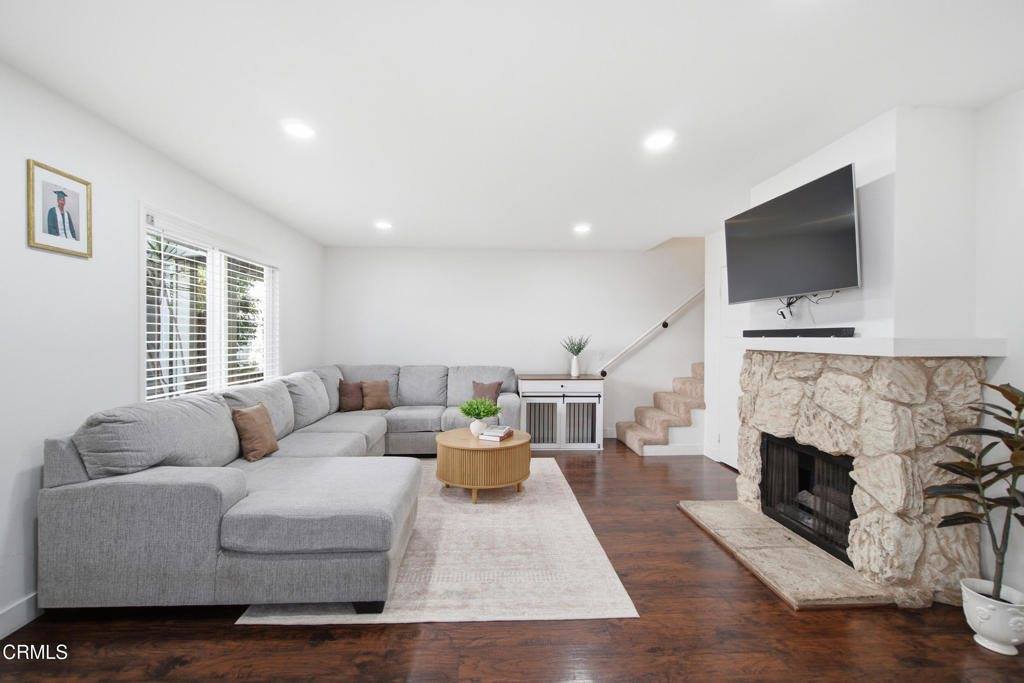 536 Spring Road, Moorpark, CA 93021