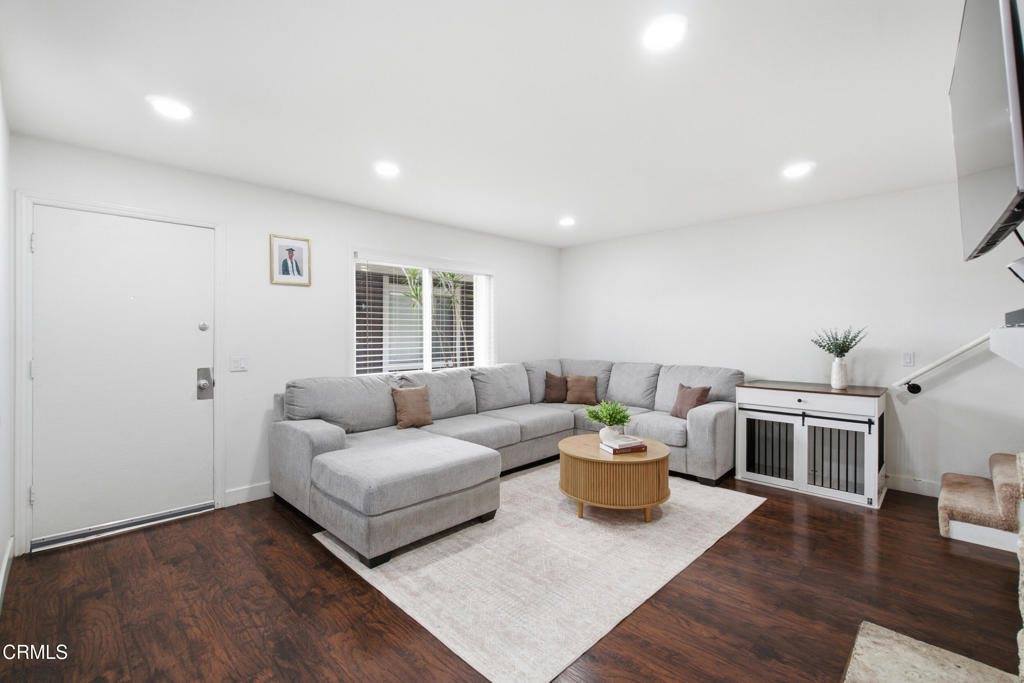 536 Spring Road, Moorpark, CA 93021