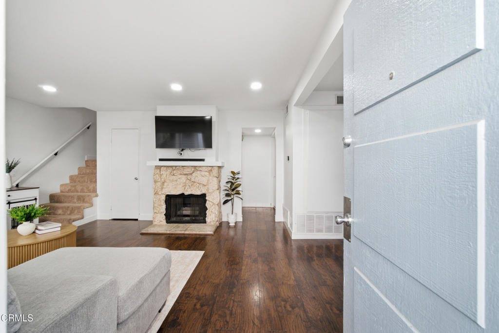 536 Spring Road, Moorpark, CA 93021