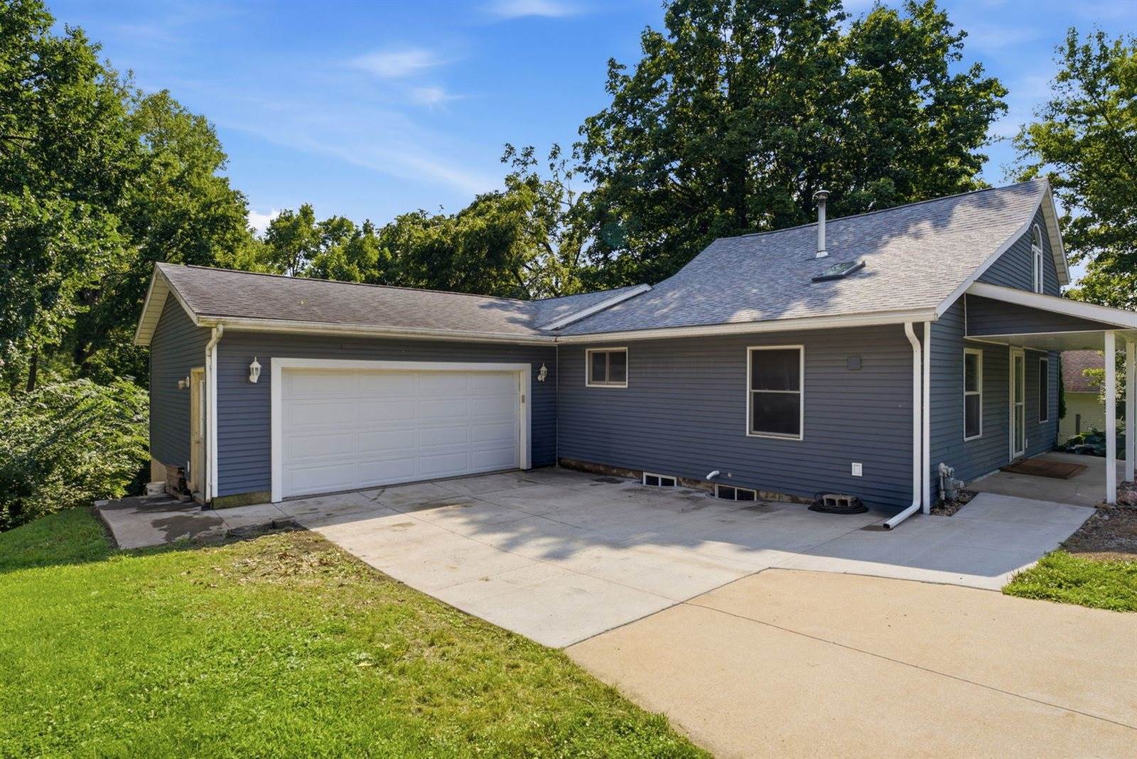 401 Walnut Street, Port Byron, IL 61275