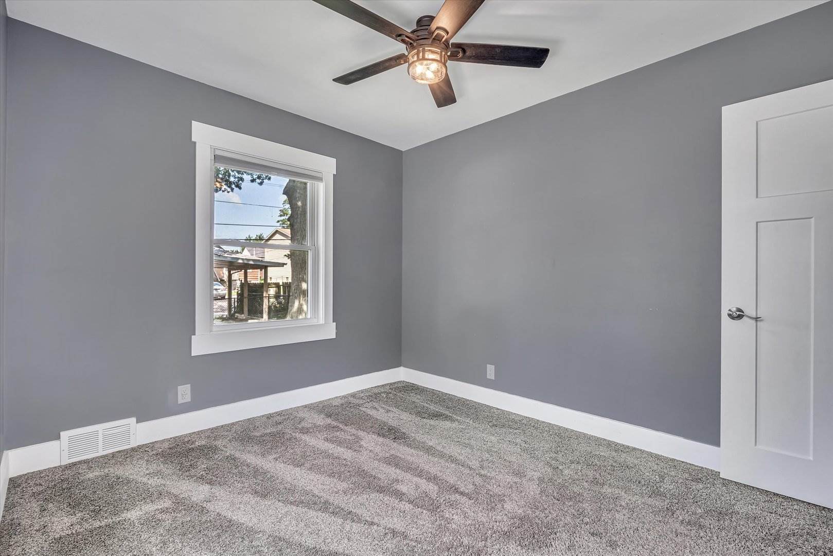 2420 Madison Street, Davenport, IA 52804