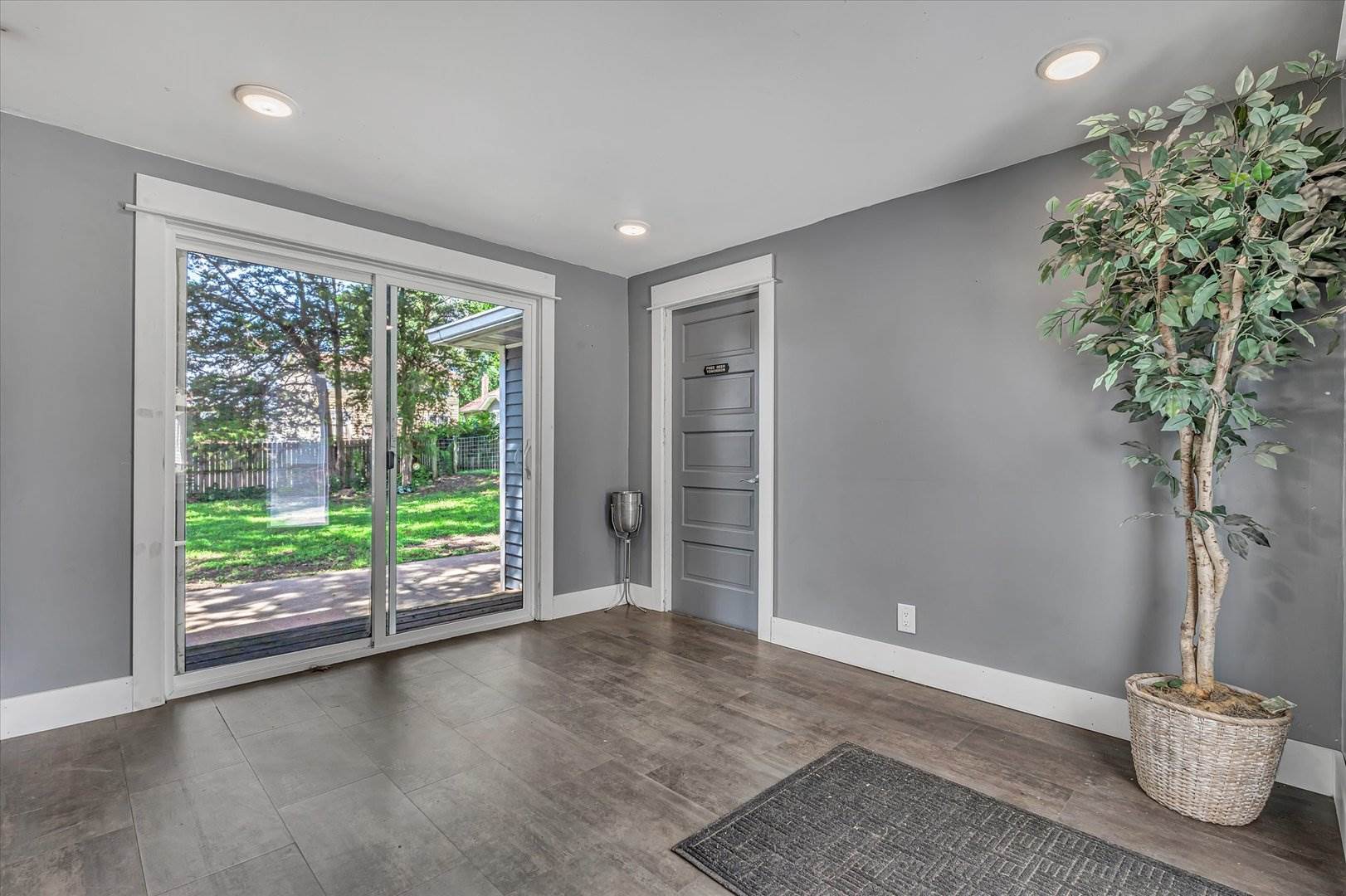 2420 Madison Street, Davenport, IA 52804