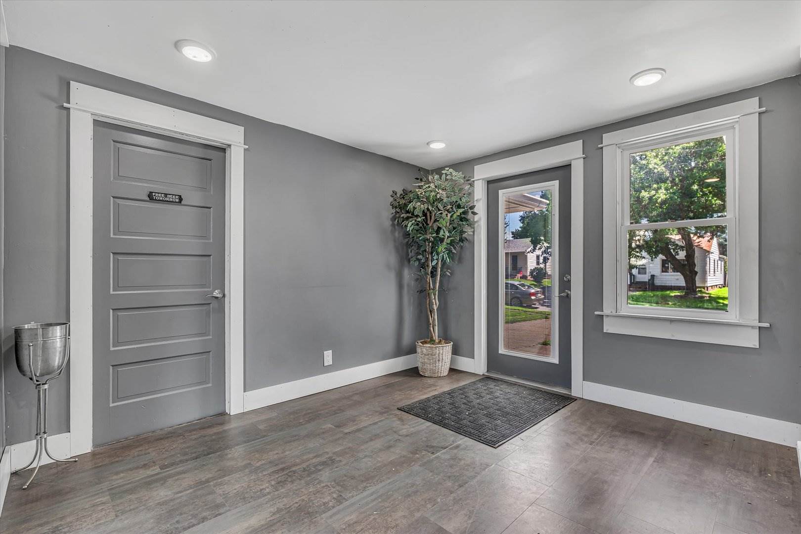 2420 Madison Street, Davenport, IA 52804