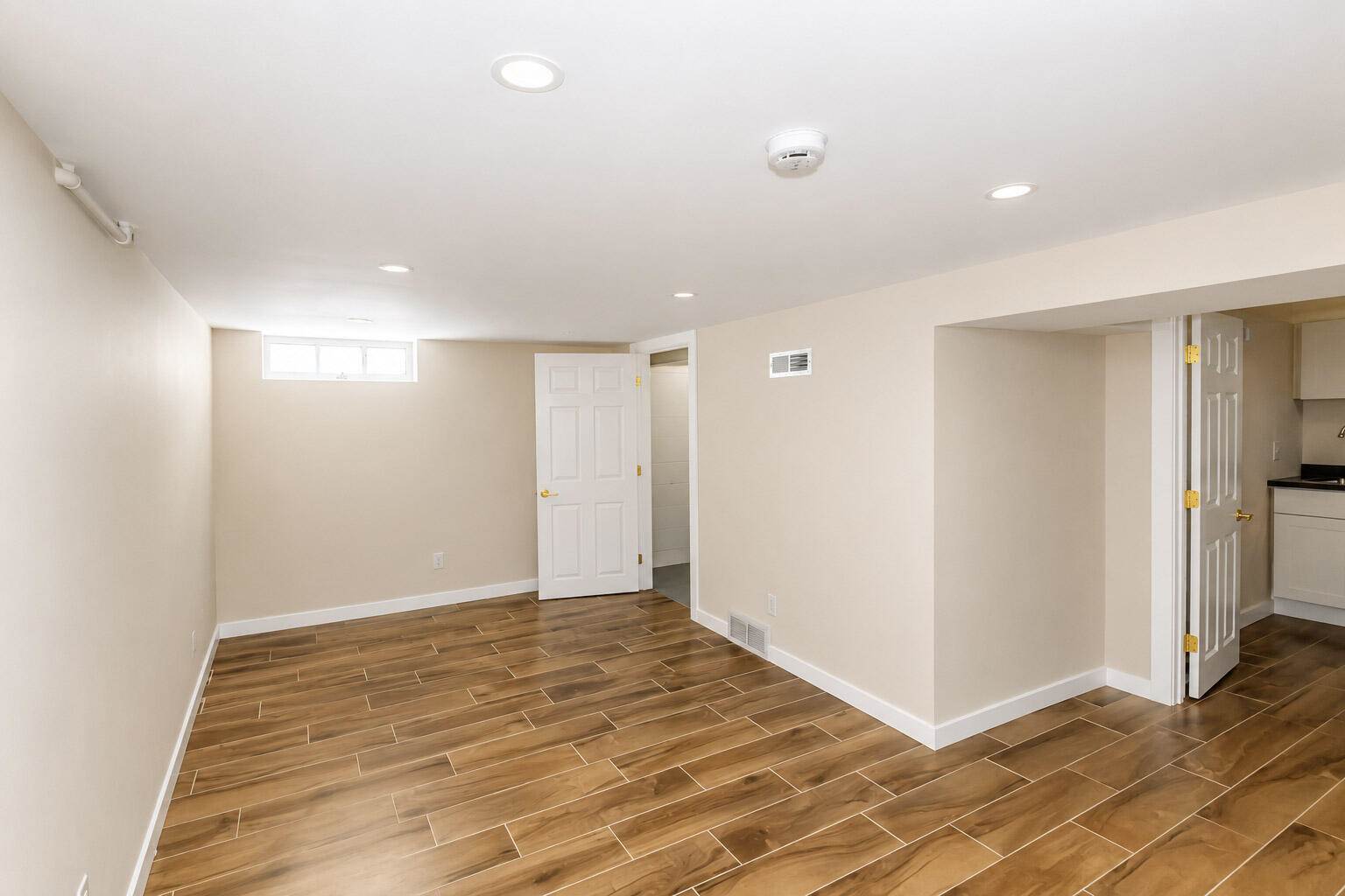 242 East Gauer Cir, Milwaukee, WI 53207