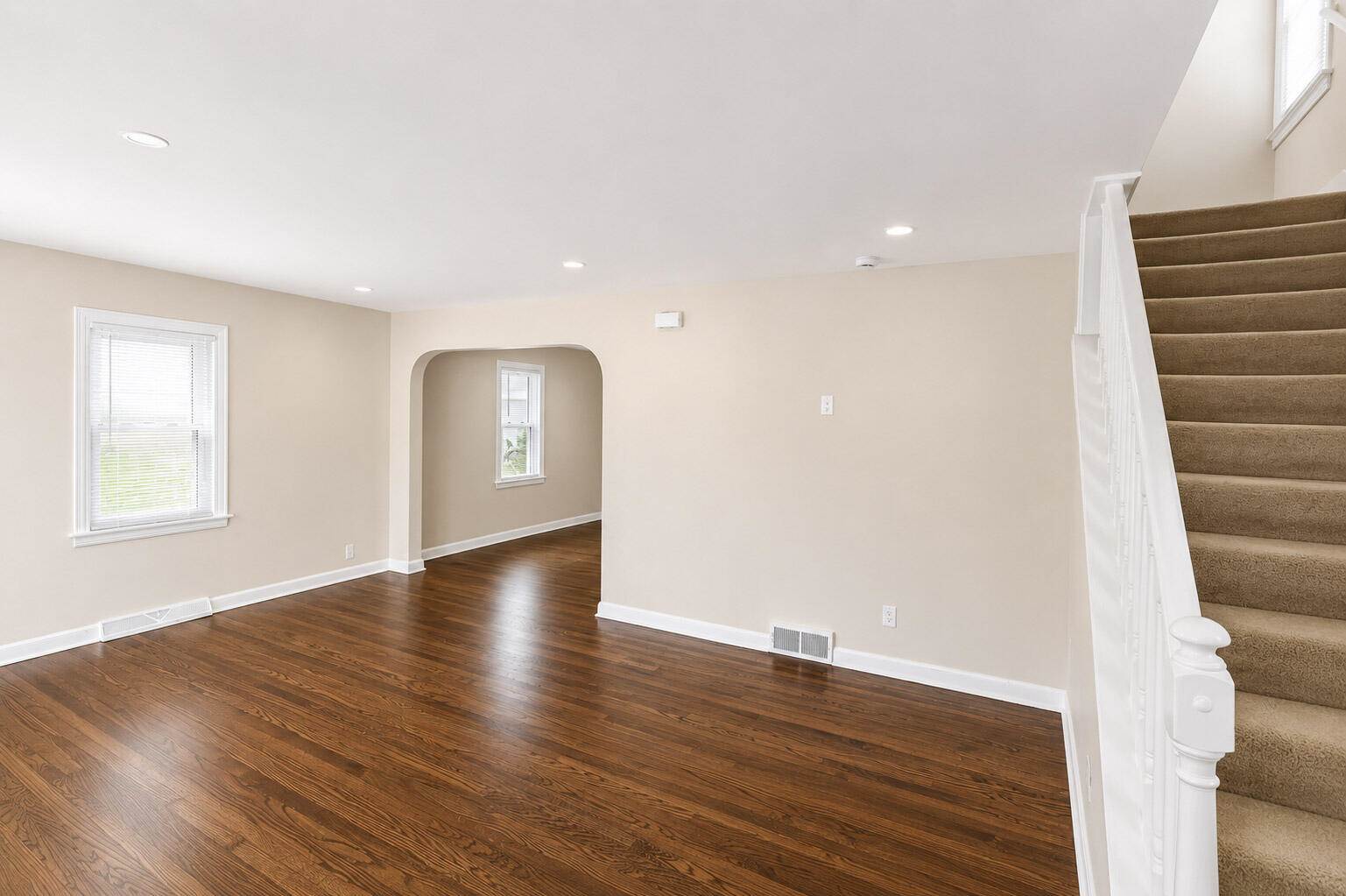 242 East Gauer Cir, Milwaukee, WI 53207