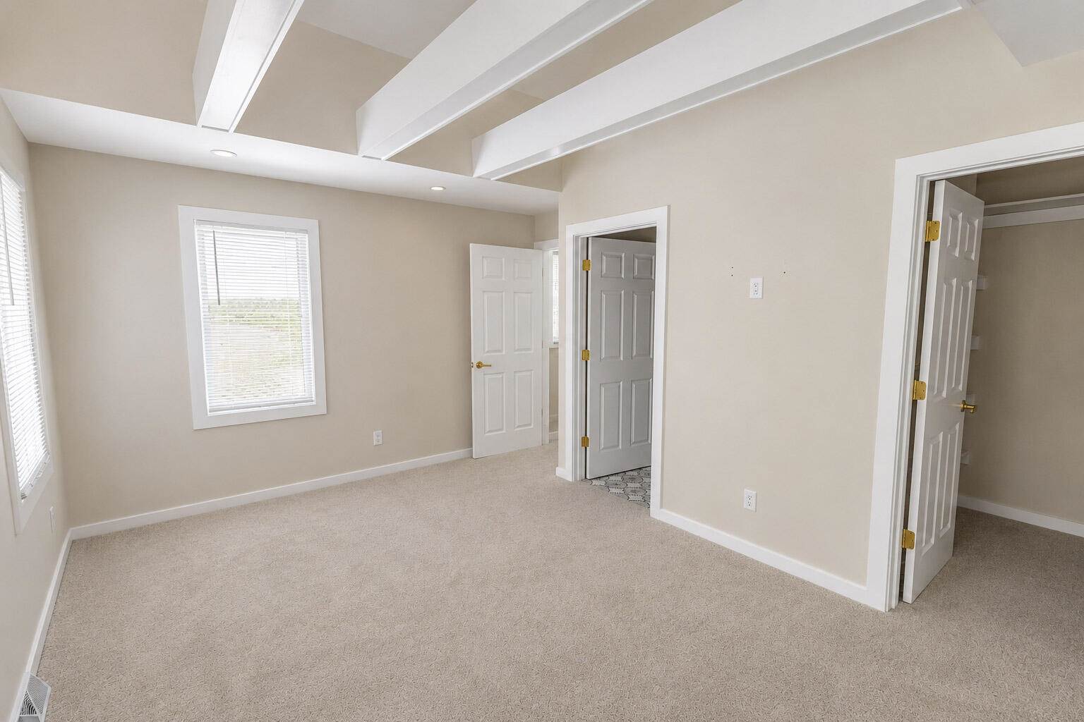 242 East Gauer Cir, Milwaukee, WI 53207