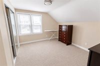 242 East Gauer Cir, Milwaukee, WI 53207