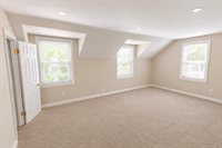 242 East Gauer Cir, Milwaukee, WI 53207