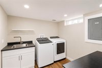 242 East Gauer Cir, Milwaukee, WI 53207