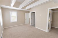 242 East Gauer Cir, Milwaukee, WI 53207