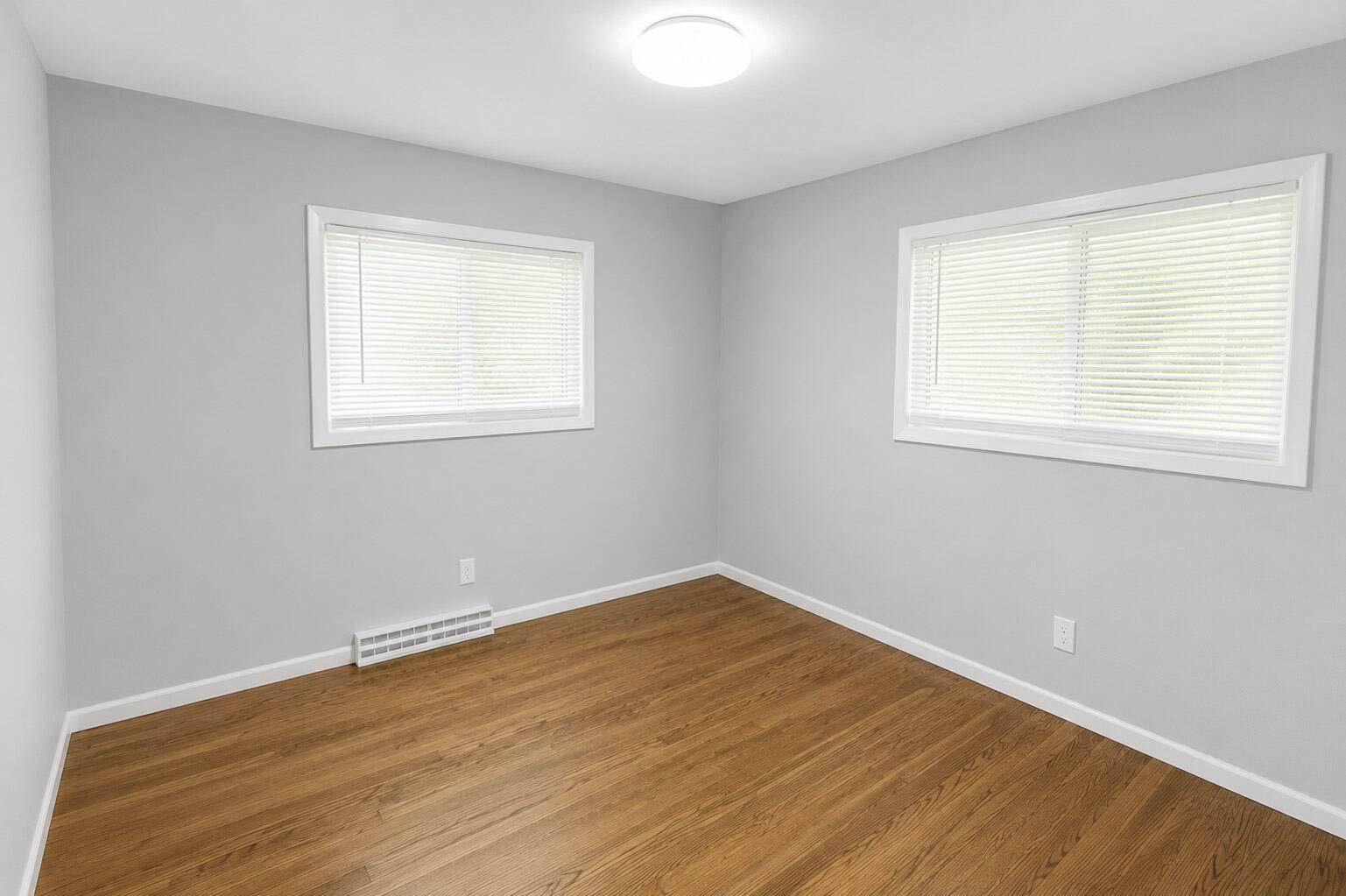 2422 West Hilltop Ln, Oak Creek, WI 53154