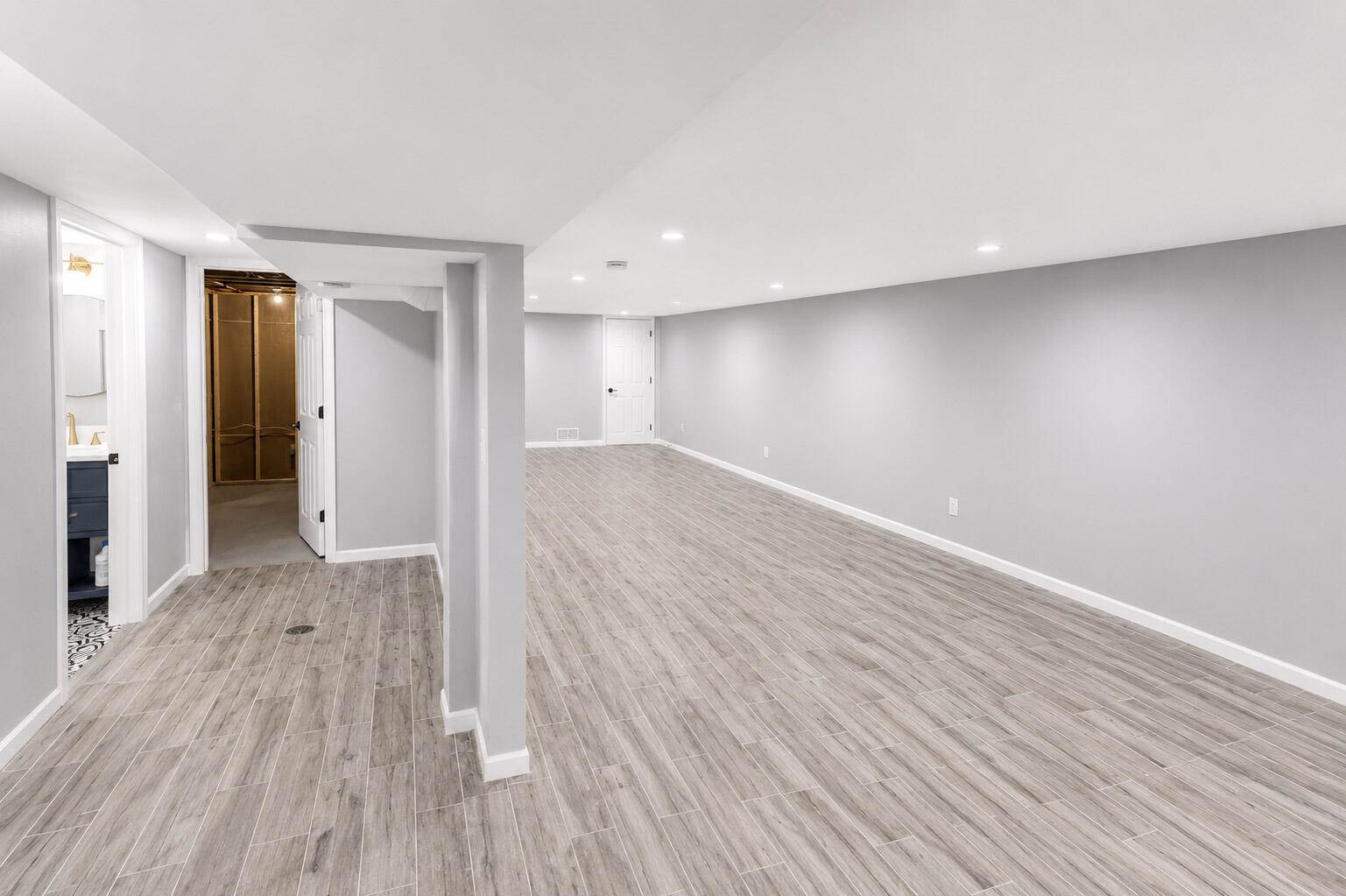 2422 West Hilltop Ln, Oak Creek, WI 53154