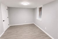 2422 West Hilltop Ln, Oak Creek, WI 53154