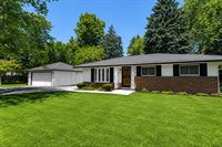 2422 West Hilltop Ln, Oak Creek, WI 53154