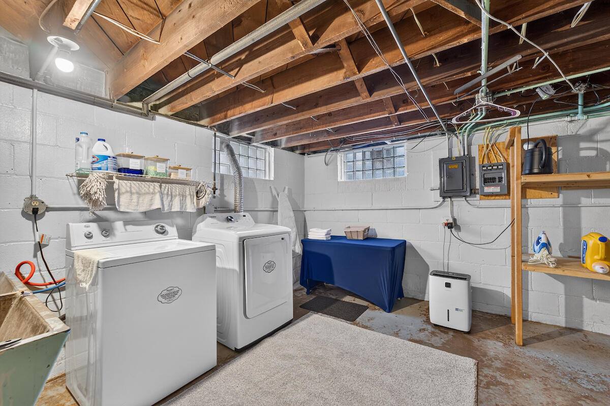 3364 South 17th St, Milwaukee, WI 53215
