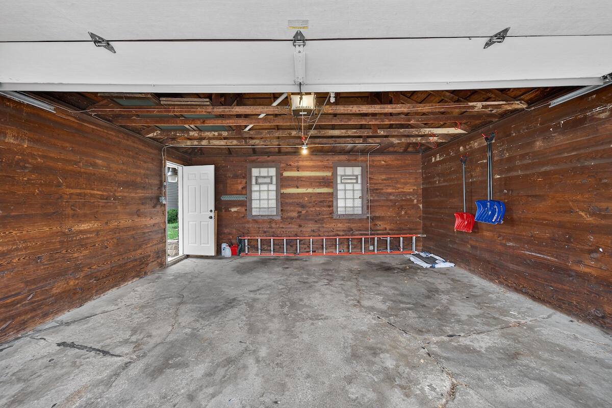 3364 South 17th St, Milwaukee, WI 53215