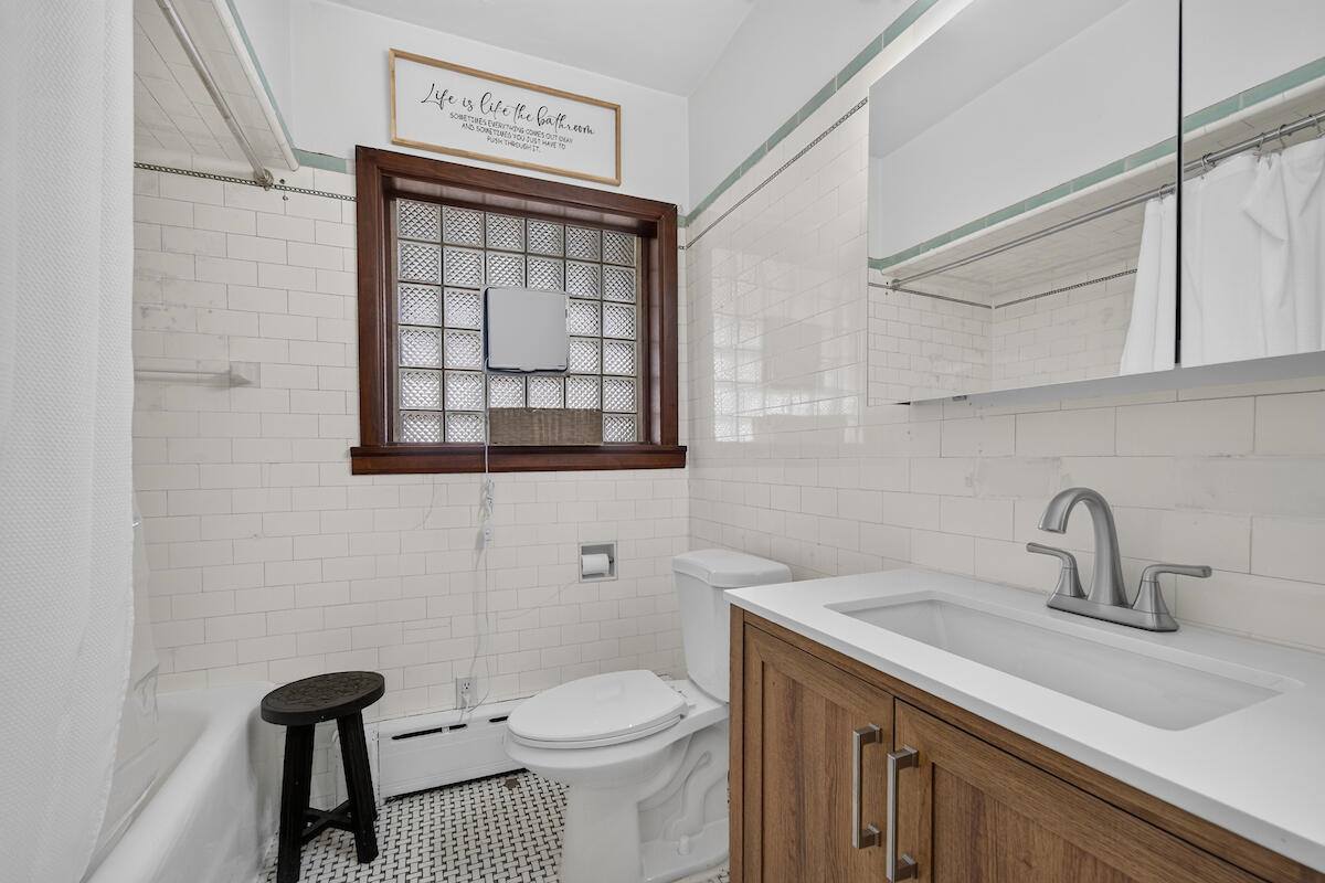 3364 South 17th St, Milwaukee, WI 53215
