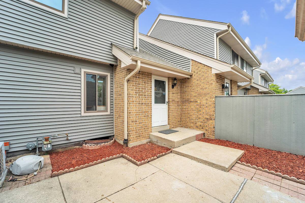 4869 South 19th St, Milwaukee, WI 53221