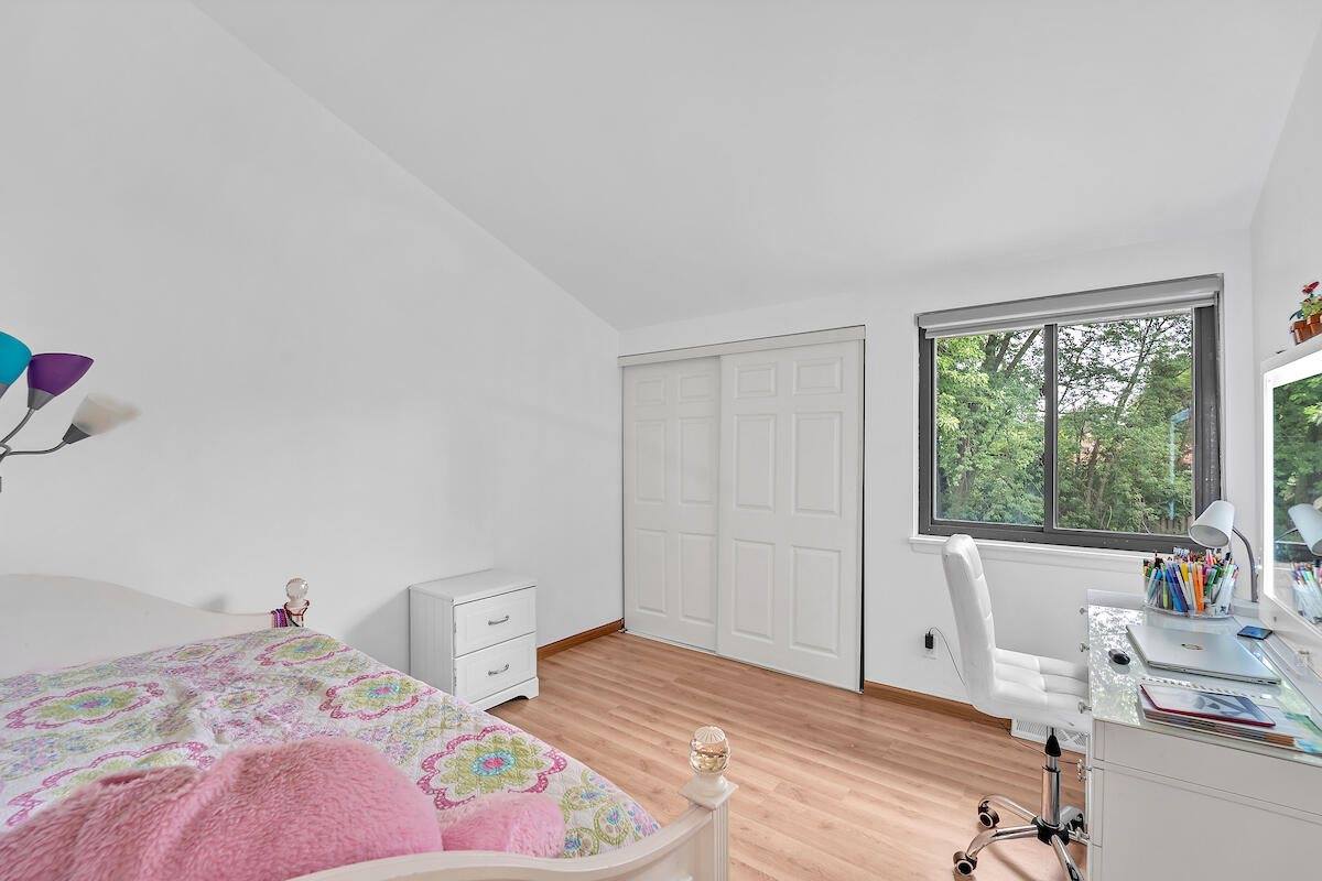 4869 South 19th St, Milwaukee, WI 53221