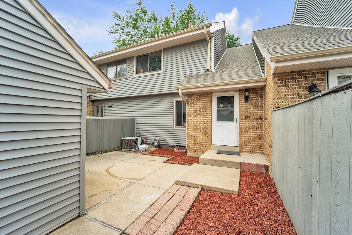 4869 South 19th St, Milwaukee, WI 53221