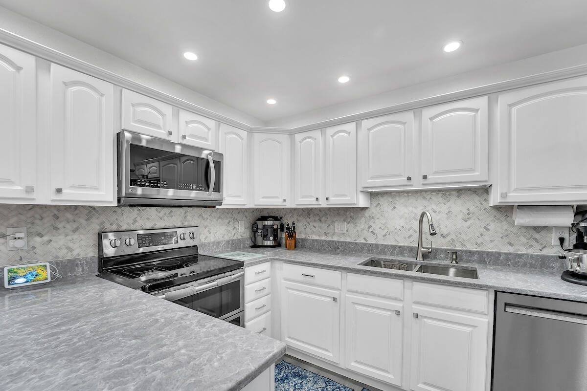 4869 South 19th St, Milwaukee, WI 53221