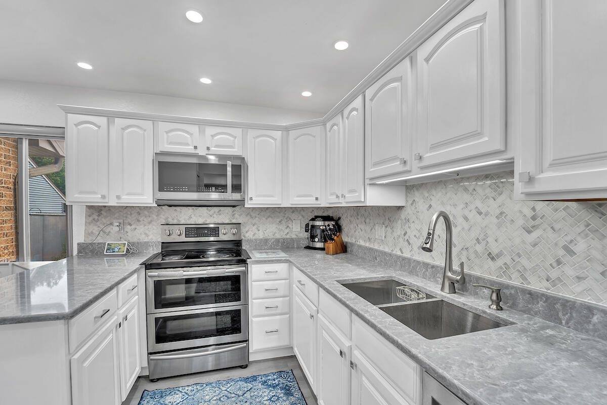 4869 South 19th St, Milwaukee, WI 53221