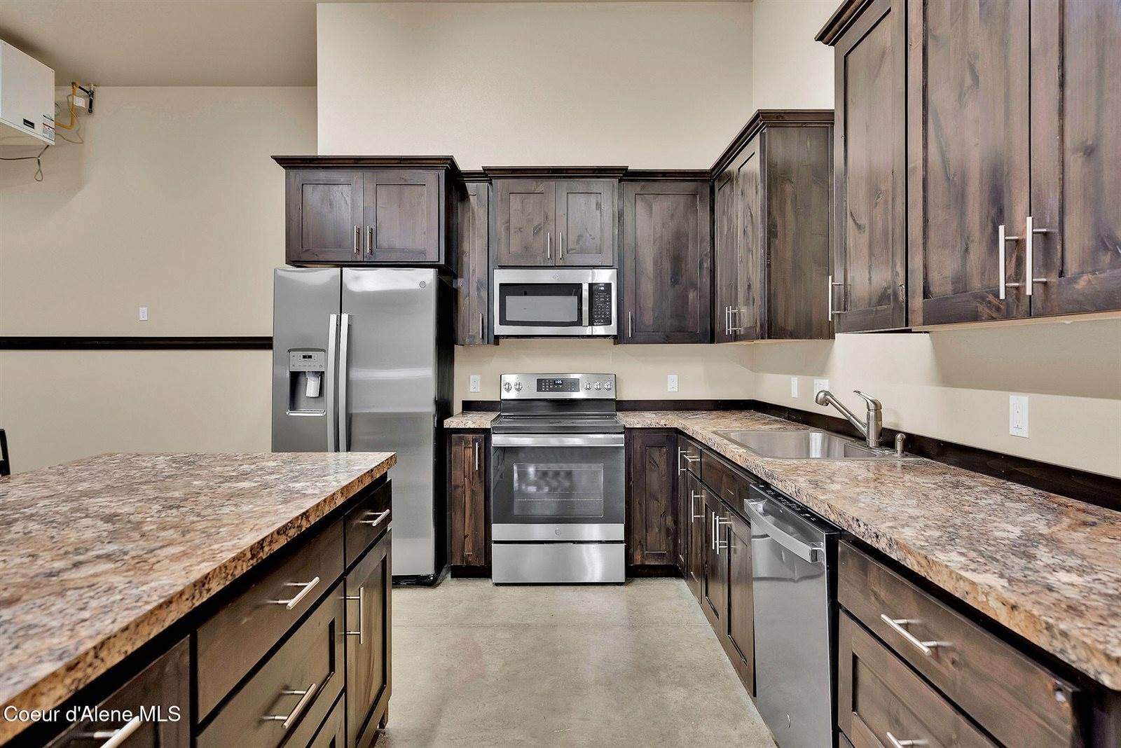 42 Seneacquoteen, Priest River, ID 83856