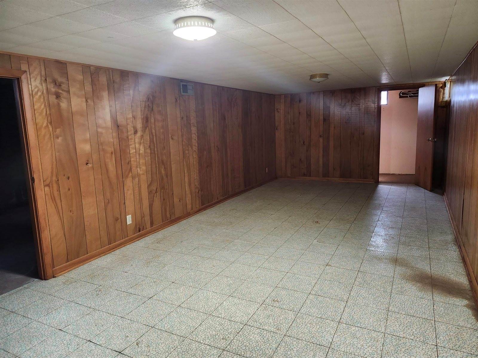 1403 North Meridian, Peck, KS 67120