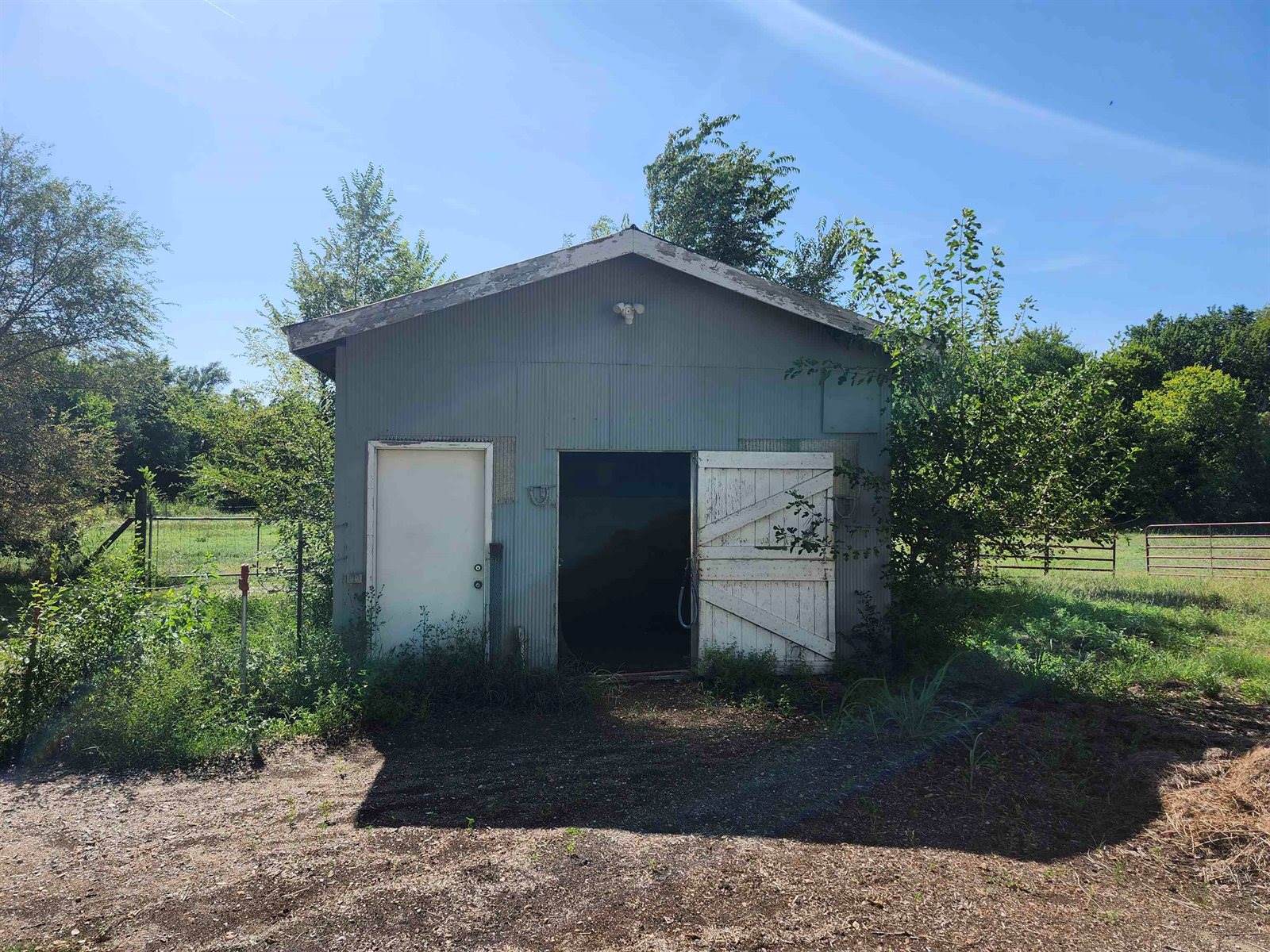 1403 North Meridian, Peck, KS 67120