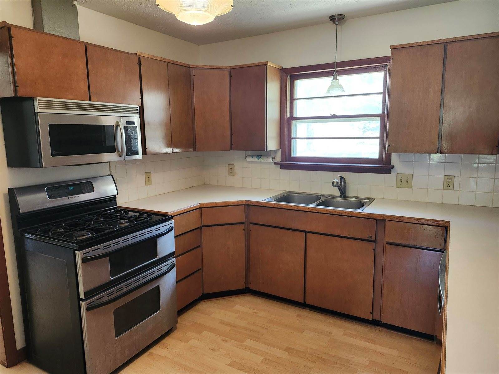 1403 North Meridian, Peck, KS 67120