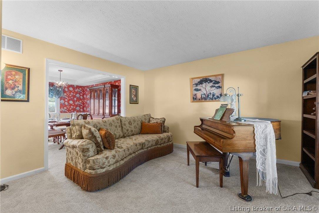 2206 Glenn Abbey, Jeffersonville, IN 47130