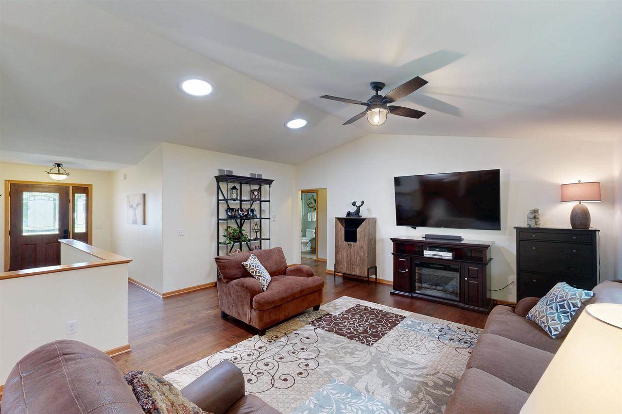 204 Woodland Preserve, Johnson Creek, WI 53094
