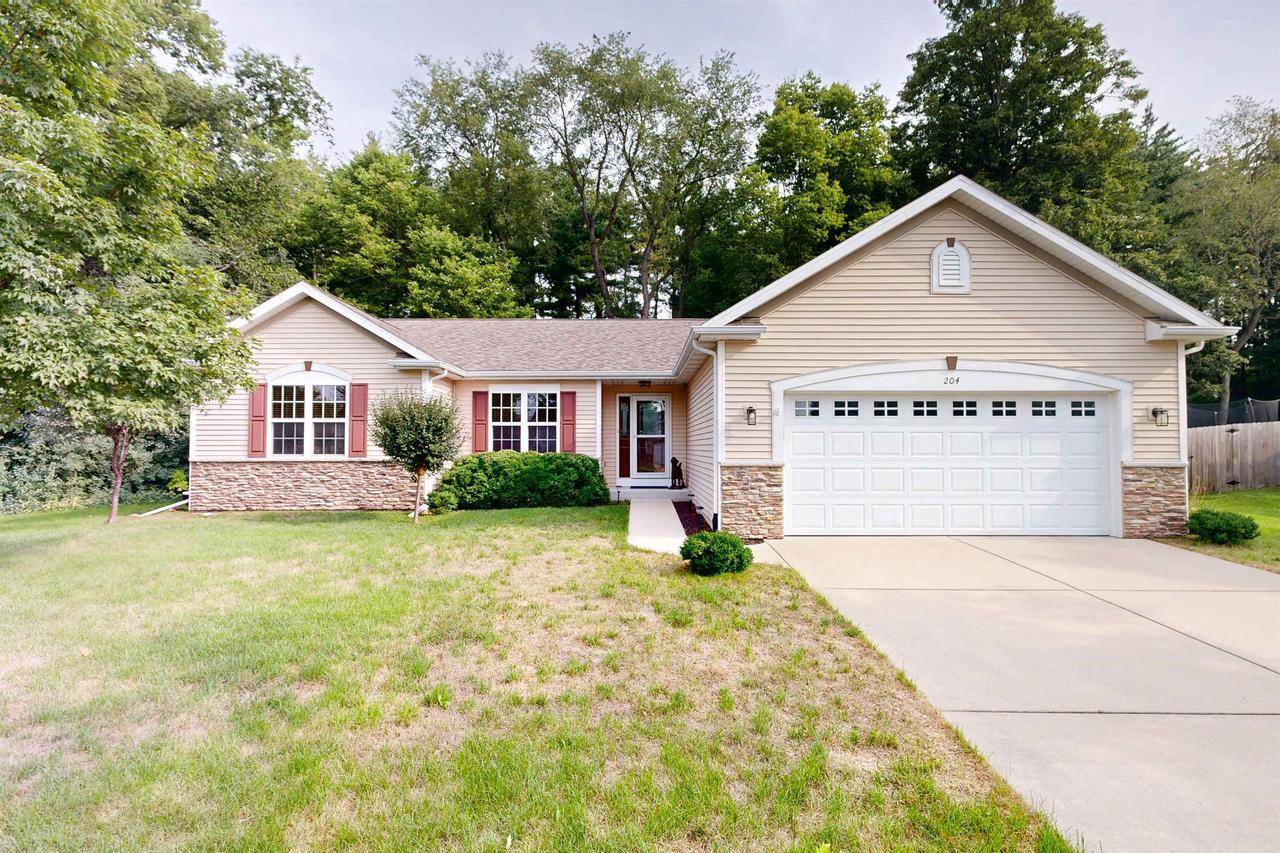 204 Woodland Preserve, Johnson Creek, WI 53094