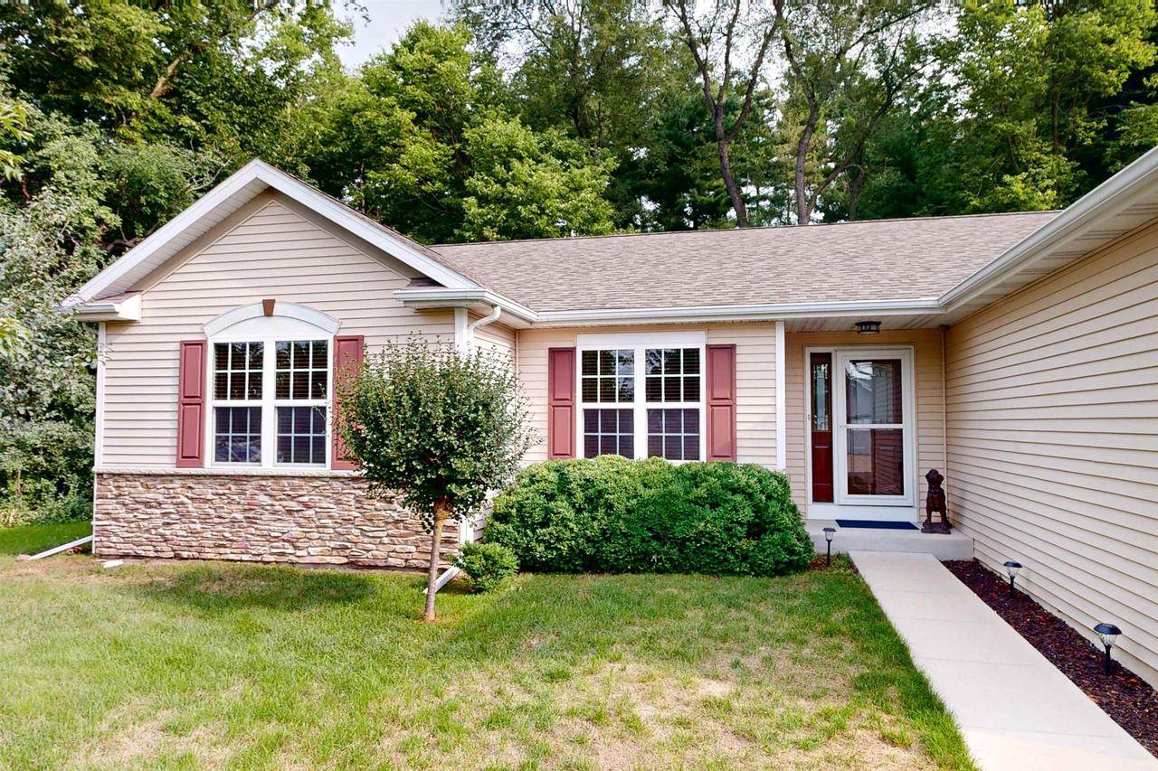 204 Woodland Preserve, Johnson Creek, WI 53094