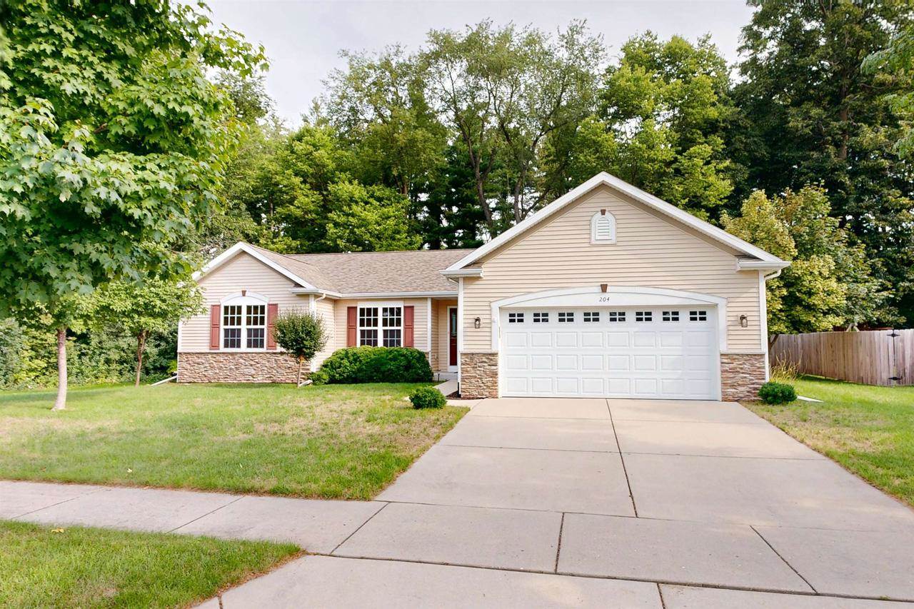 204 Woodland Preserve, Johnson Creek, WI 53094