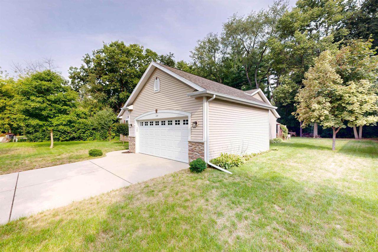 204 Woodland Preserve, Johnson Creek, WI 53094