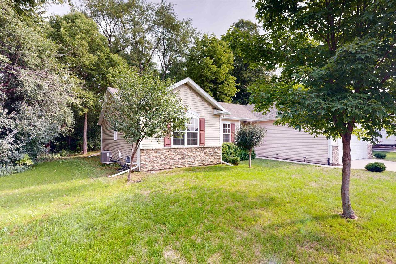 204 Woodland Preserve, Johnson Creek, WI 53094